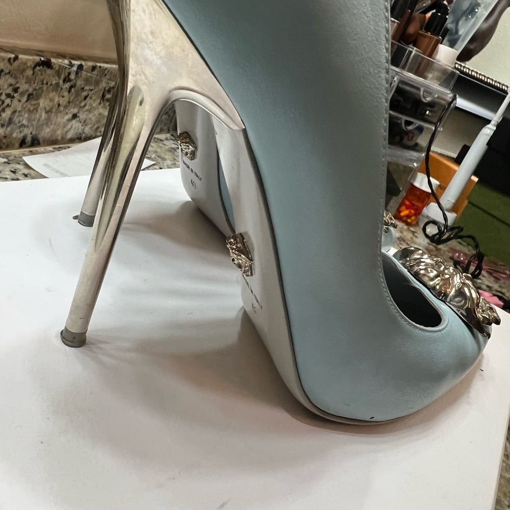 Versace Hell Very Comfortable! - image 5